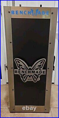 (2 PIECE) BENCHMADE KNIVES AUTHENTIC DEALER DISPLAY ACRYLIC CASE With KEYS