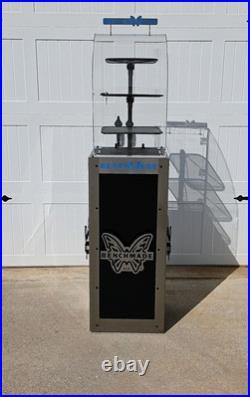 BENCHMADE KNIVES AUTHENTIC DEALER DISPLAY ACRYLIC CASE With KEYS (2 PIECE) BENCHMADE KNIVES AUTHENTIC DEALER DISPLAY ACRYLIC CASE With KEYS (2 PIECE)