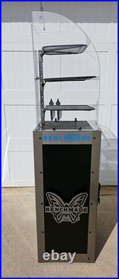 BENCHMADE KNIVES AUTHENTIC DEALER DISPLAY ACRYLIC CASE With KEYS (2 PIECE) BENCHMADE KNIVES AUTHENTIC DEALER DISPLAY ACRYLIC CASE With KEYS (2 PIECE)