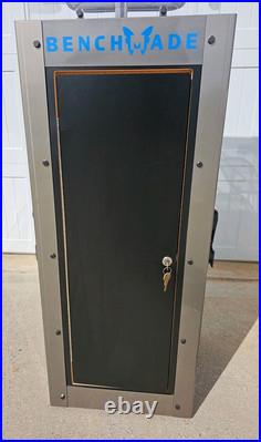 BENCHMADE KNIVES AUTHENTIC DEALER DISPLAY ACRYLIC CASE With KEYS (2 PIECE) BENCHMADE KNIVES AUTHENTIC DEALER DISPLAY ACRYLIC CASE With KEYS (2 PIECE)