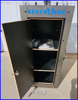 BENCHMADE KNIVES AUTHENTIC DEALER DISPLAY ACRYLIC CASE With KEYS (2 PIECE) BENCHMADE KNIVES AUTHENTIC DEALER DISPLAY ACRYLIC CASE With KEYS (2 PIECE)