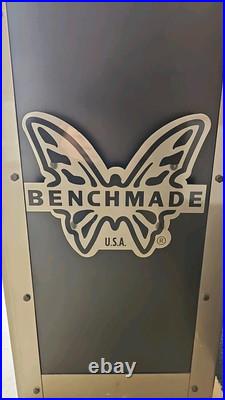 BENCHMADE KNIVES AUTHENTIC DEALER DISPLAY ACRYLIC CASE With KEYS (2 PIECE) BENCHMADE KNIVES AUTHENTIC DEALER DISPLAY ACRYLIC CASE With KEYS (2 PIECE)
