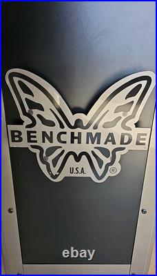 BENCHMADE KNIVES AUTHENTIC DEALER DISPLAY ACRYLIC CASE With KEYS (2 PIECE) BENCHMADE KNIVES AUTHENTIC DEALER DISPLAY ACRYLIC CASE With KEYS (2 PIECE)