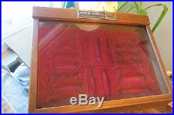 Store BUCK KNIVES FAMOUS FOR HOLDING AN EDGE DISPLAY WOOD CASE, GLASS FRONT